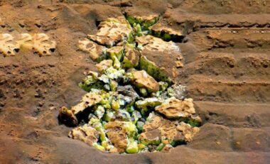 Mars Rock Yellow Sulfur Crystals Gediz Vallis Curiosity Rover Nasa