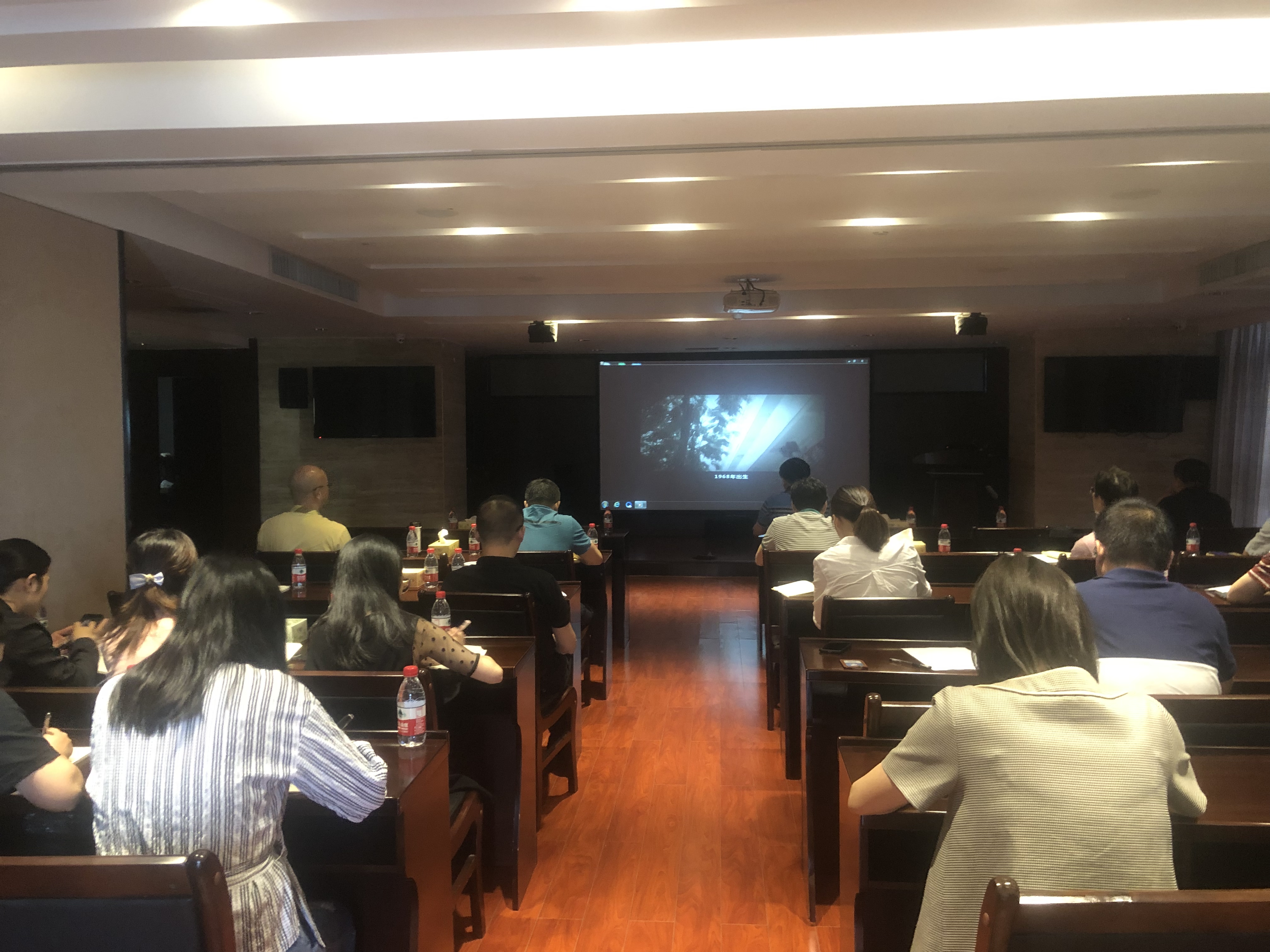 星空官方网页版组织观看警示教育片