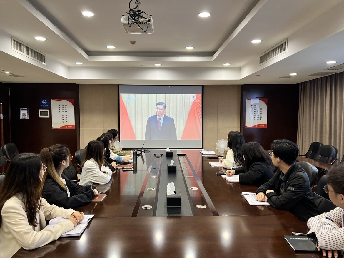 星空官方网页版组织团员青年集中观看庆祝中国共产主义青年团成立100周年大会