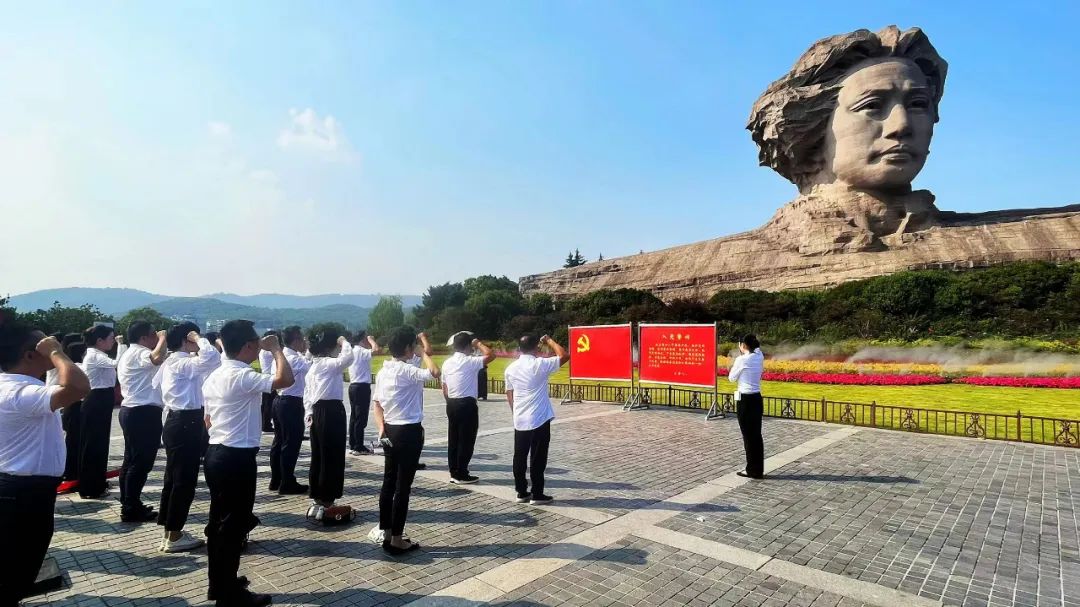 星空官方网页版党委组织开展“喜迎二十大 奋进新征程”主题党日活动